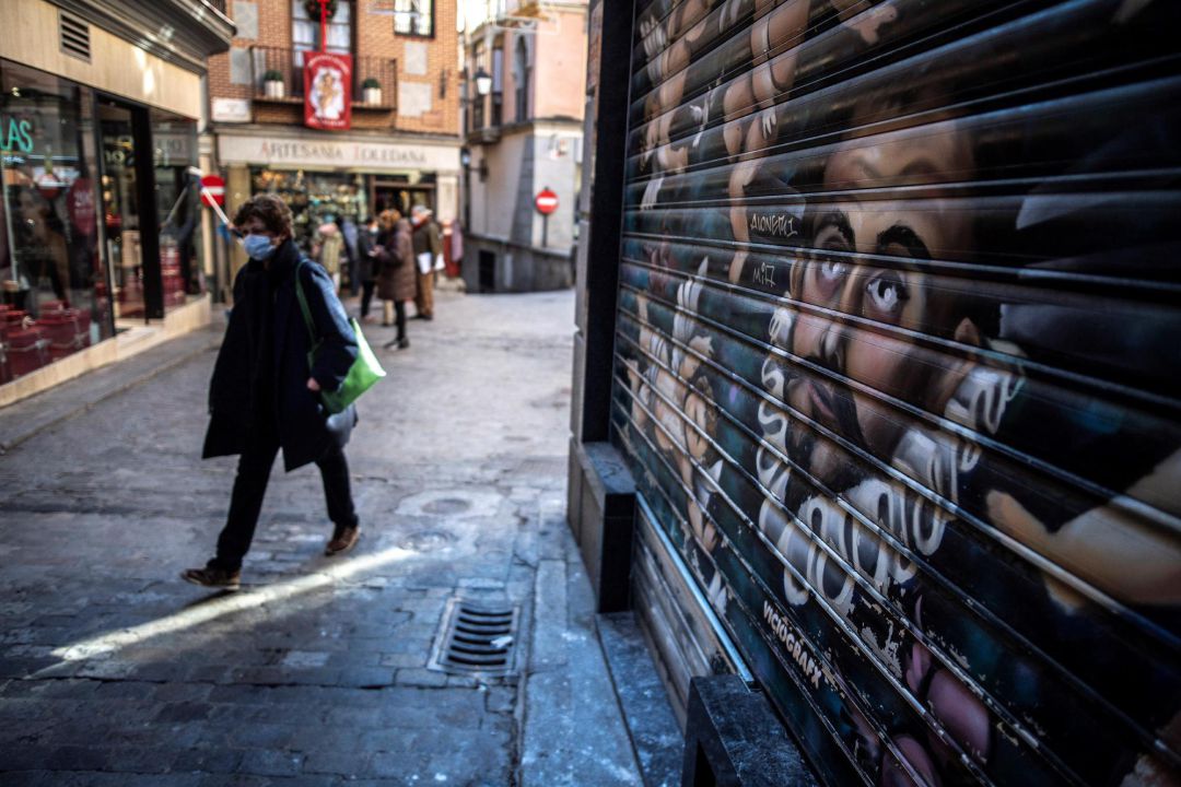 Comercio cerrado en una calle de Toledo. Comercio cerrado en una calle de Toledo.