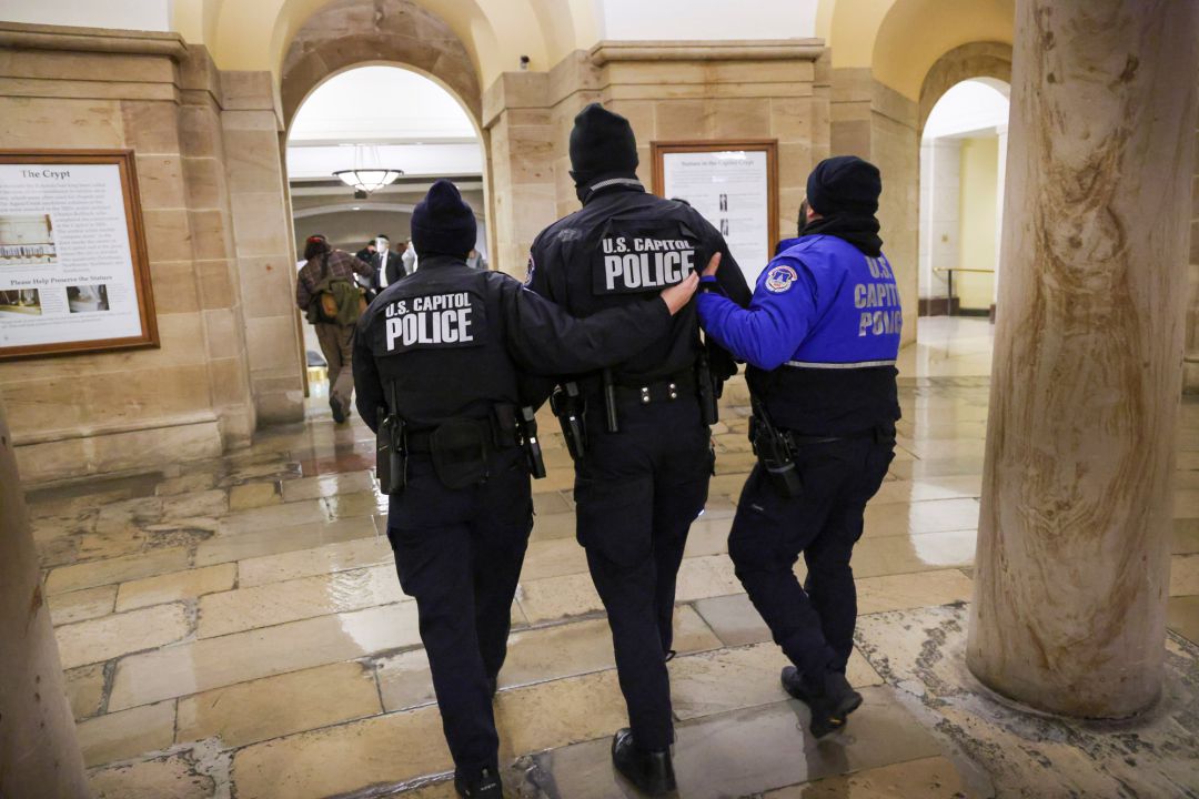 Al menos un herido de bala en el asalto de los seguidores de Trump al Congreso Al menos un herido de bala en el asalto de los seguidores de Trump al Congreso