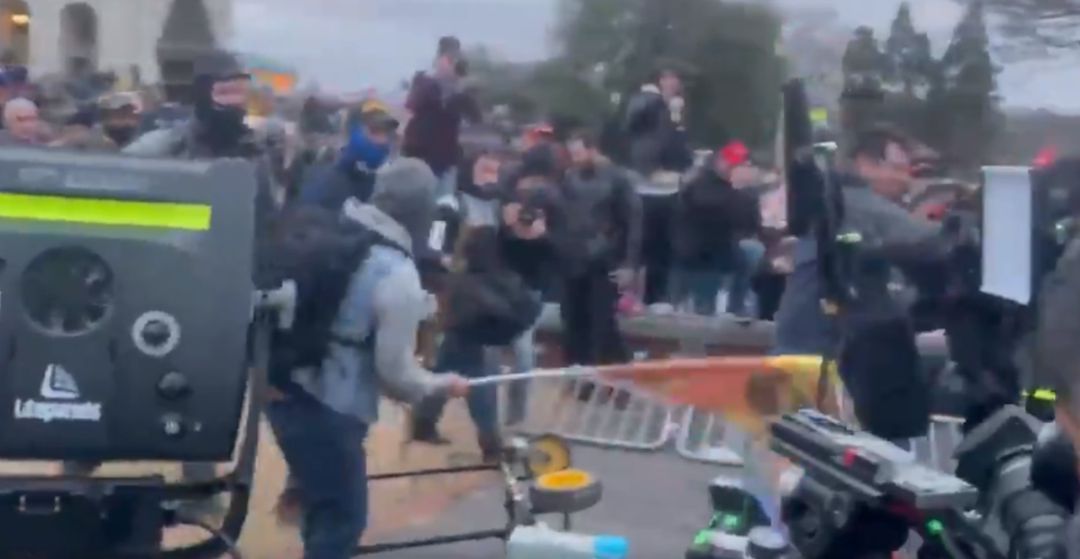 Ataque violento contra los periodistas del Capitolio Ataque violento contra los periodistas del Capitolio