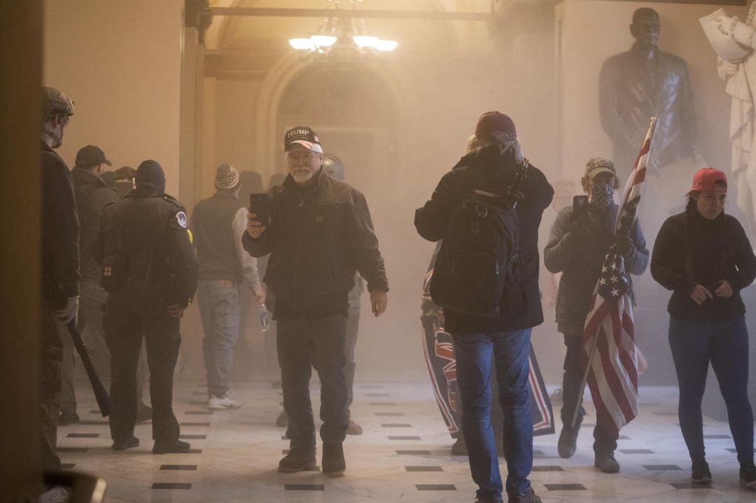 Seguidores de Trump en el interior del Capitolio. Seguidores de Trump en el interior del Capitolio.