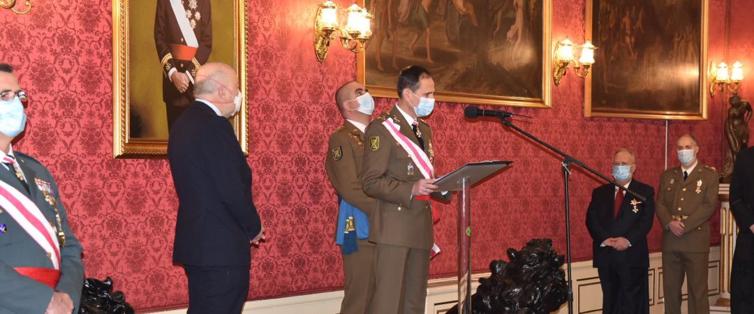 El delegado del Gobierno en Galicia, Javier Losada, y el general Juan Francisco Arrazola Martínez en el acto de celebración de la Pascua Militar
El delegado del Gobierno en Galicia, Javier Losada, y el general Juan Francisco Arrazola Martínez en el acto de celebración de la Pascua Militar