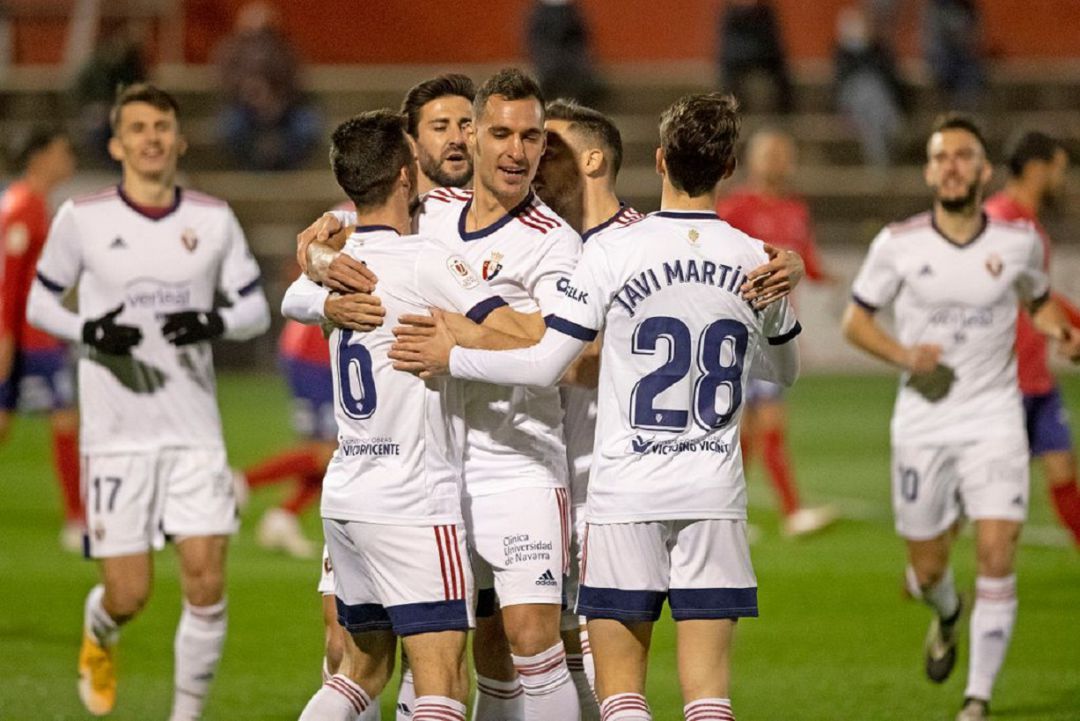 Unai García, Javi Martínez y Barja los primeros jugadores de Osasuna en celebrar con Oier su gol en el primer minuto para encarrilar el pase de ronda en Copa Unai García, Javi Martínez y Barja los primeros jugadores de Osasuna en celebrar con Oier su gol en el primer minuto para encarrilar el pase de ronda en Copa