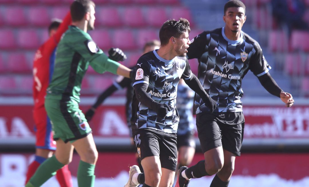 Lucas Robertone celebrando el 1-2 junto a Ivanildo Fernandes. Lucas Robertone celebrando el 1-2 junto a Ivanildo Fernandes.