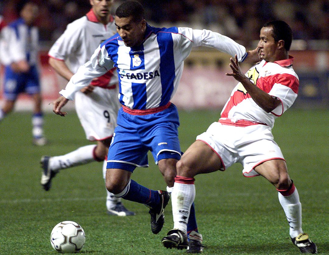 Mauro Silva en un partido ante el Rayo Vallecano en LaLiga, 2002. Mauro Silva en un partido ante el Rayo Vallecano en LaLiga, 2002.