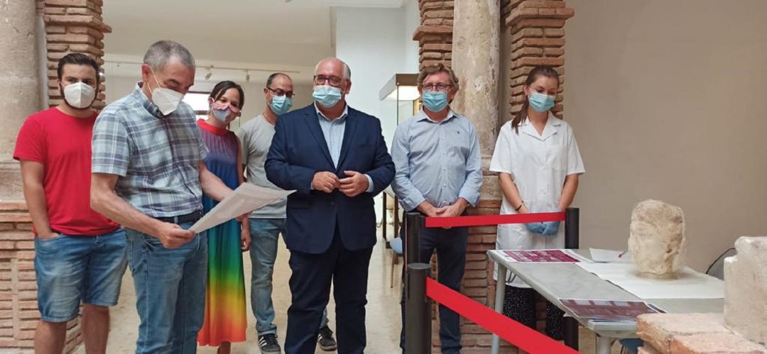 Visita del delegado de Cultura, Jesús Estrella, al Museo Arqueológico durante el pasado verano Visita del delegado de Cultura, Jesús Estrella, al Museo Arqueológico durante el pasado verano