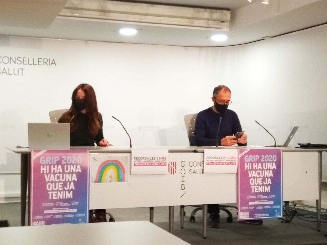 El portavoz del Comité Autonómico de Gestión de Enfermedades Infecciosas de Baleares, Javier Arranz, y la asesora técnica Margalida Frontera valoran la situación epidemiológica en Baleares. El portavoz del Comité Autonómico de Gestión de Enfermedades Infecciosas de Baleares, Javier Arranz, y la asesora técnica Margalida Frontera valoran la situación epidemiológica en Baleares.