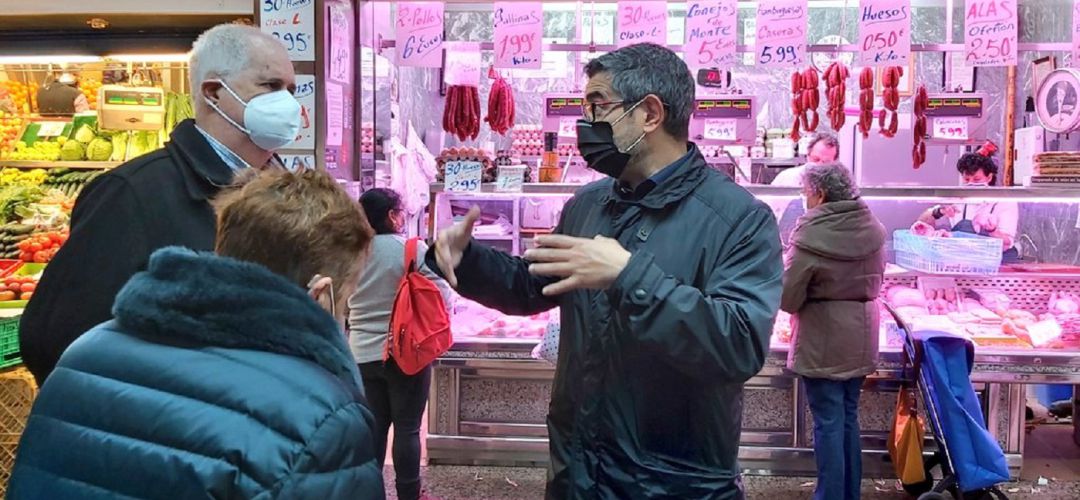 El alcalde de Alcobendas visita un comercio local El alcalde de Alcobendas visita un comercio local