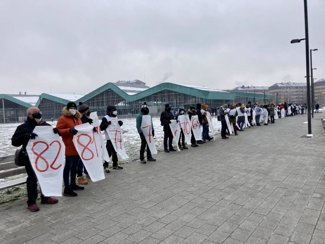 Manifestantes de Aernnova, por los 82 despidos previstos para el 1 de febrero, frente al Gobierno Vasco Manifestantes de Aernnova, por los 82 despidos previstos para el 1 de febrero, frente al Gobierno Vasco