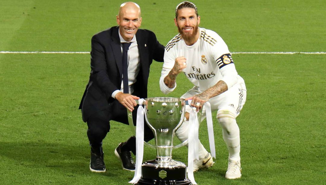 Zidane y Ramos, con el último título de Liga conquistado por el Real Madrid. Zidane y Ramos, con el último título de Liga conquistado por el Real Madrid.
