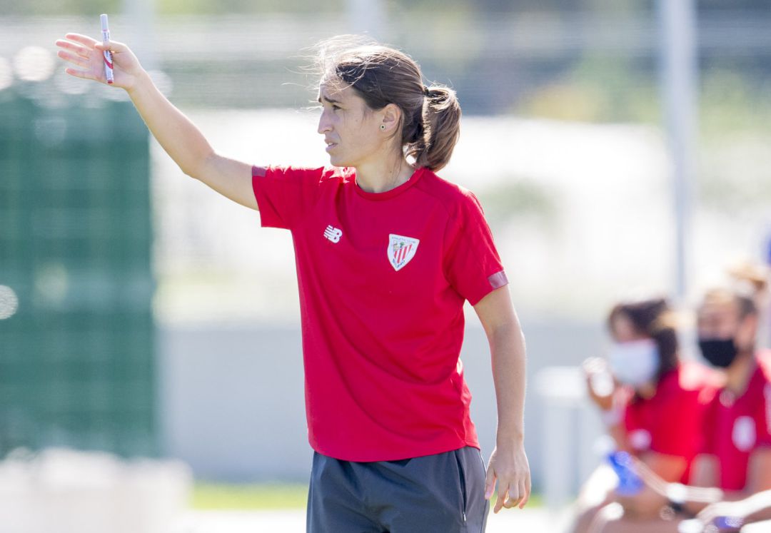Iraia Iturregi, entrenadora del Athletic Club Femenino. Iraia Iturregi, entrenadora del Athletic Club Femenino.