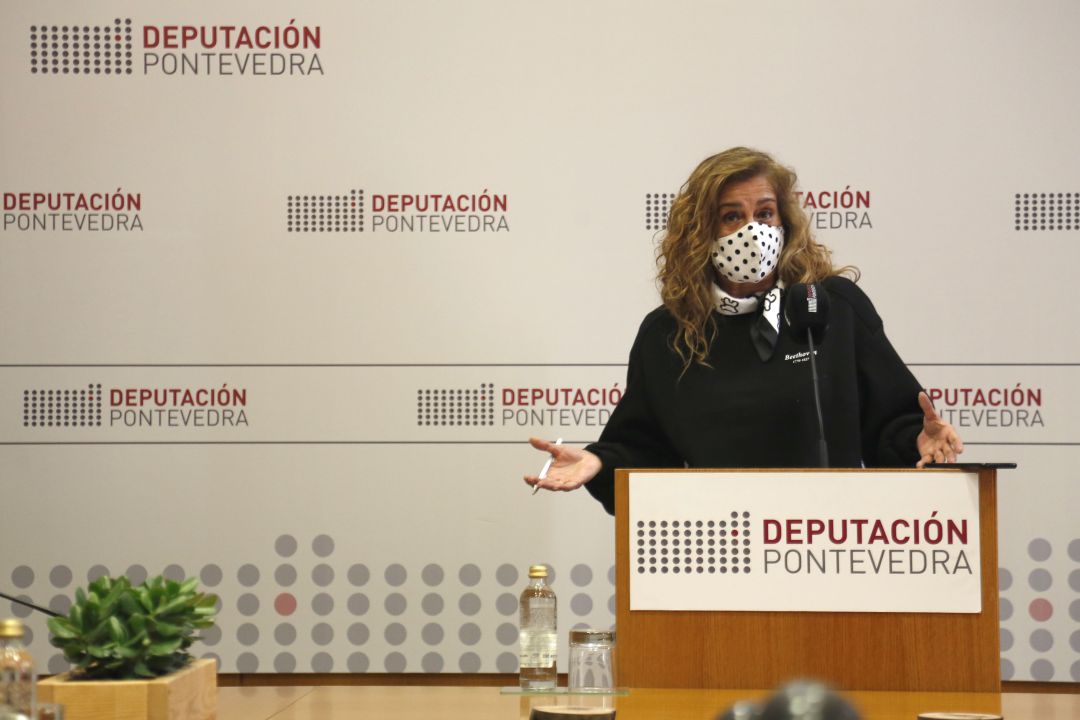 La presidenta de la Deputación de Pontevedra, Carmela Silva, durante una rueda de prensa. La presidenta de la Deputación de Pontevedra, Carmela Silva, durante una rueda de prensa.