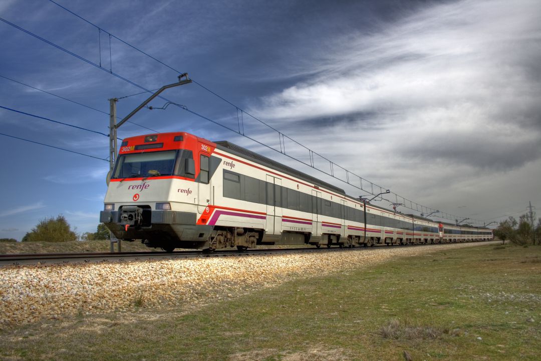 Adif se encuentra inmersa en el proceso de licitación de las obras para la sustitución de la losa del túnel, que según han determinado los técnicos, significará la solución definitiva a la transmisión de las vibraciones a las viviendas Adif se encuentra inmersa en el proceso de licitación de las obras para la sustitución de la losa del túnel, que según han determinado los técnicos, significará la solución definitiva a la transmisión de las vibraciones a las viviendas