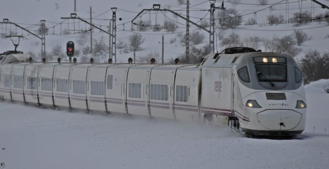 Renfe serie 130 en Pajares con mucha nieve
Renfe serie 130 en Pajares con mucha nieve