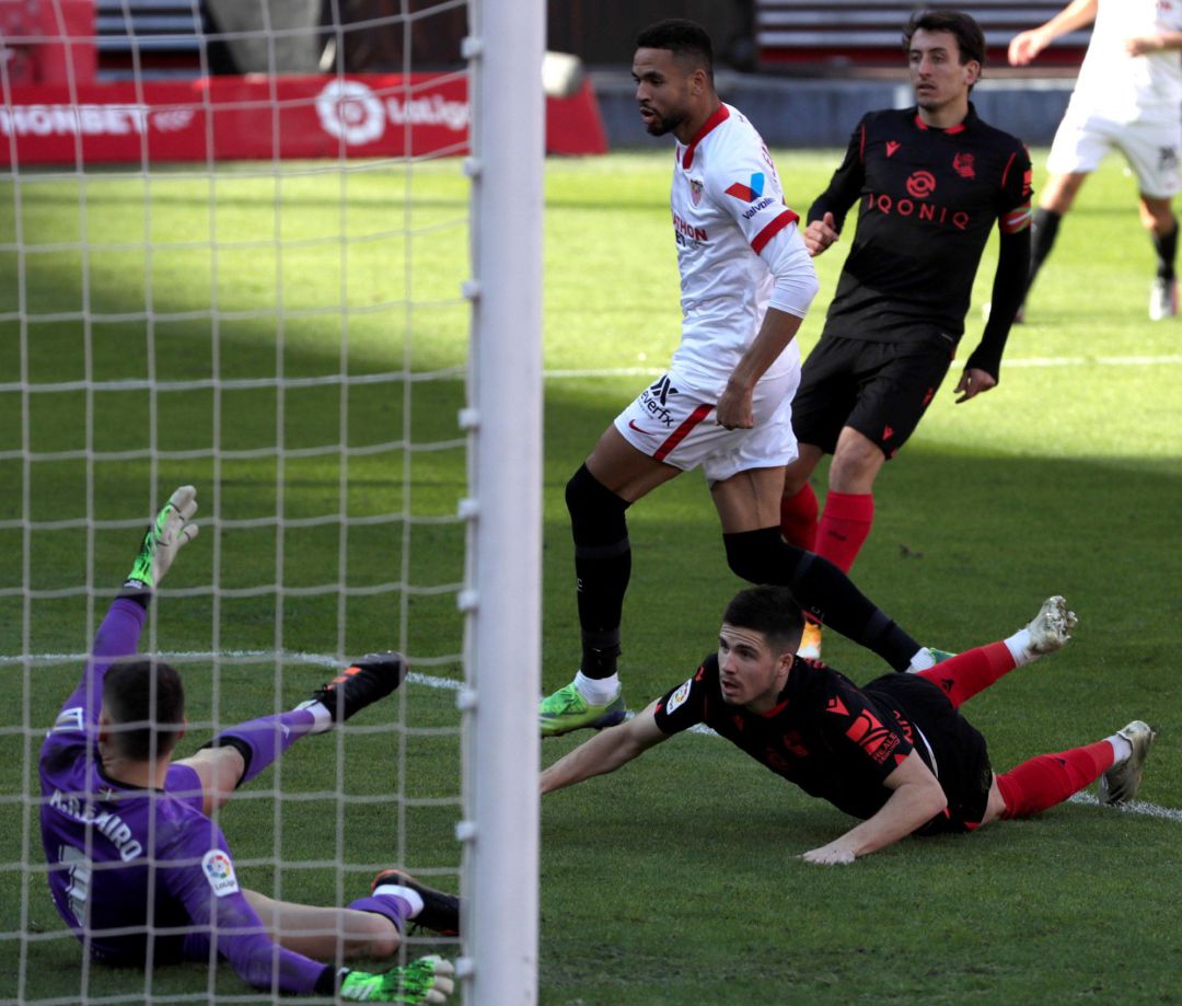 En-Nesiry marca el definitivo 3-2 con Zubeldia y Remiro en el suelo, y Oyarzabal en segundo plano En-Nesiry marca el definitivo 3-2 con Zubeldia y Remiro en el suelo, y Oyarzabal en segundo plano