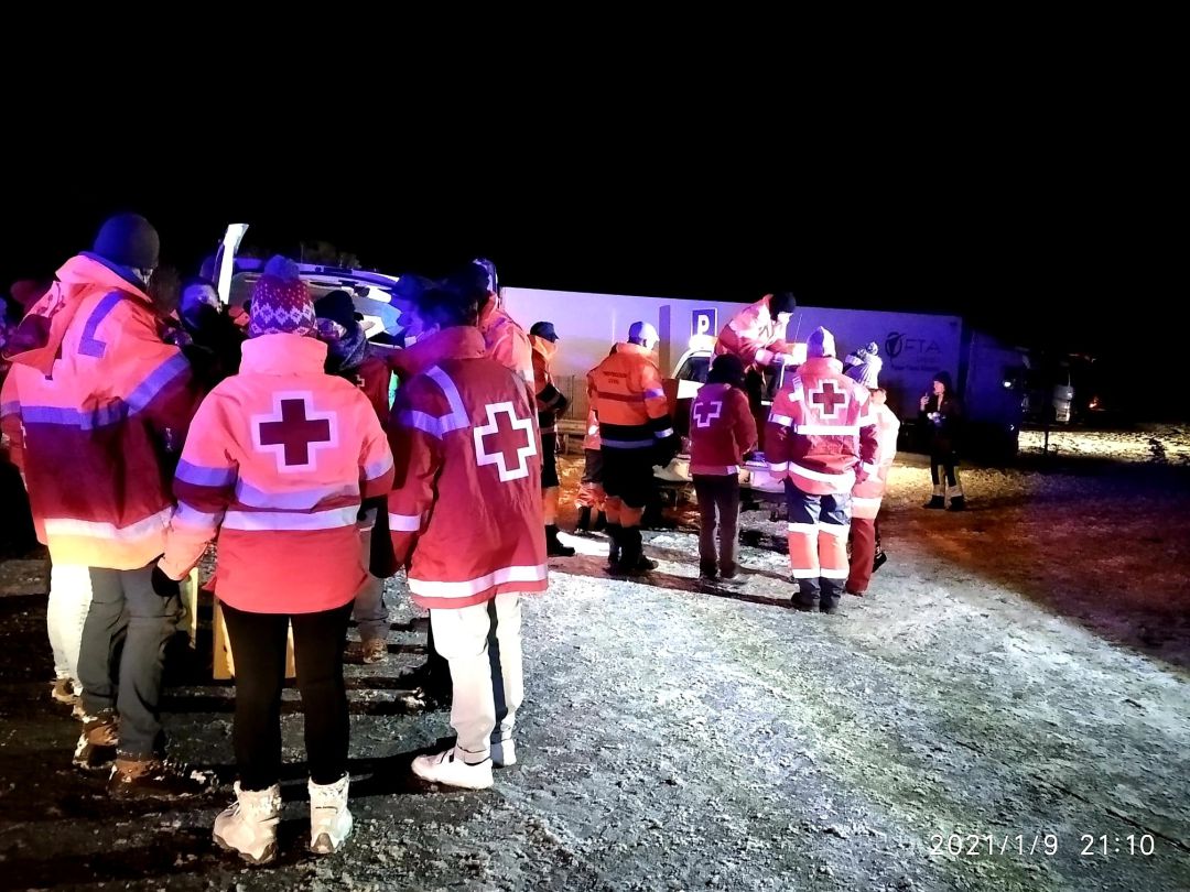 Cruz Roja asiste a más de 400 camioneros retenidos en Segovia Cruz Roja asiste a más de 400 camioneros retenidos en Segovia