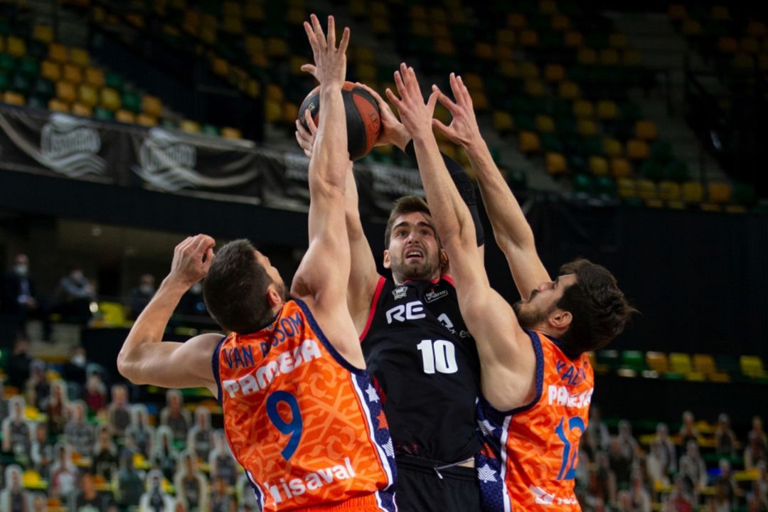El Valencia Basket vence en Bilbao. El Valencia Basket vence en Bilbao.
