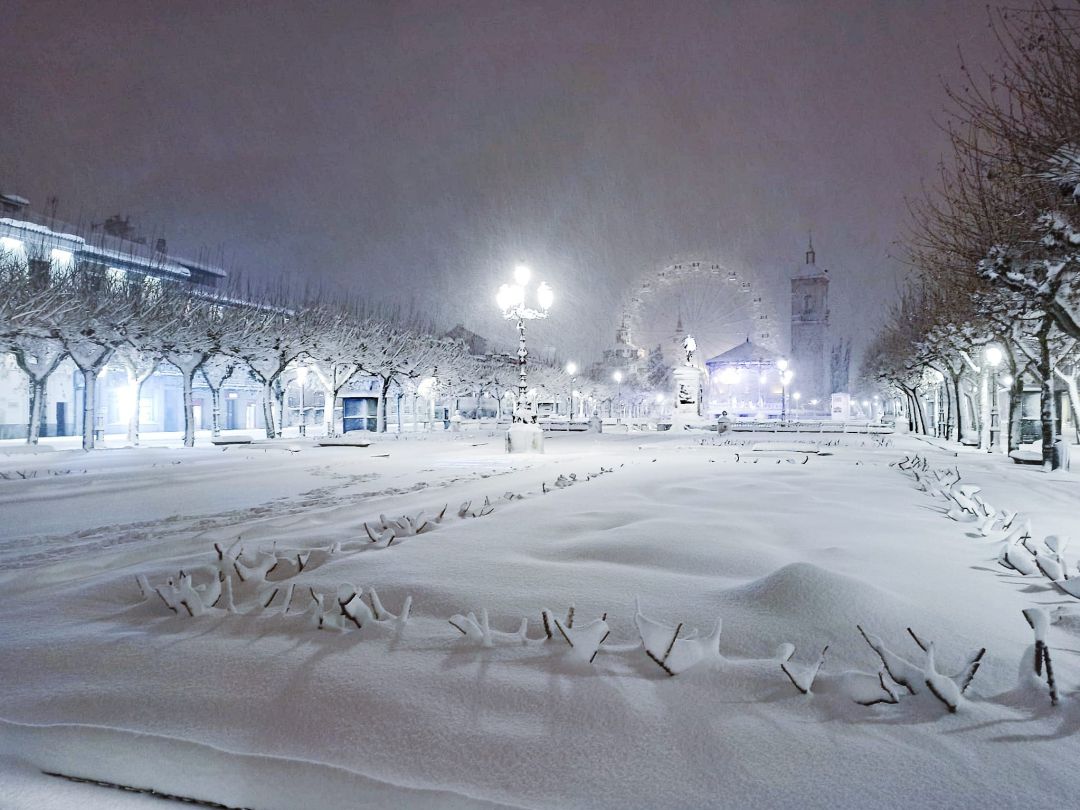 Imagen de la Plaza de Cervantes de Alcalá de Henares esta madrugada. Imagen de la Plaza de Cervantes de Alcalá de Henares esta madrugada.