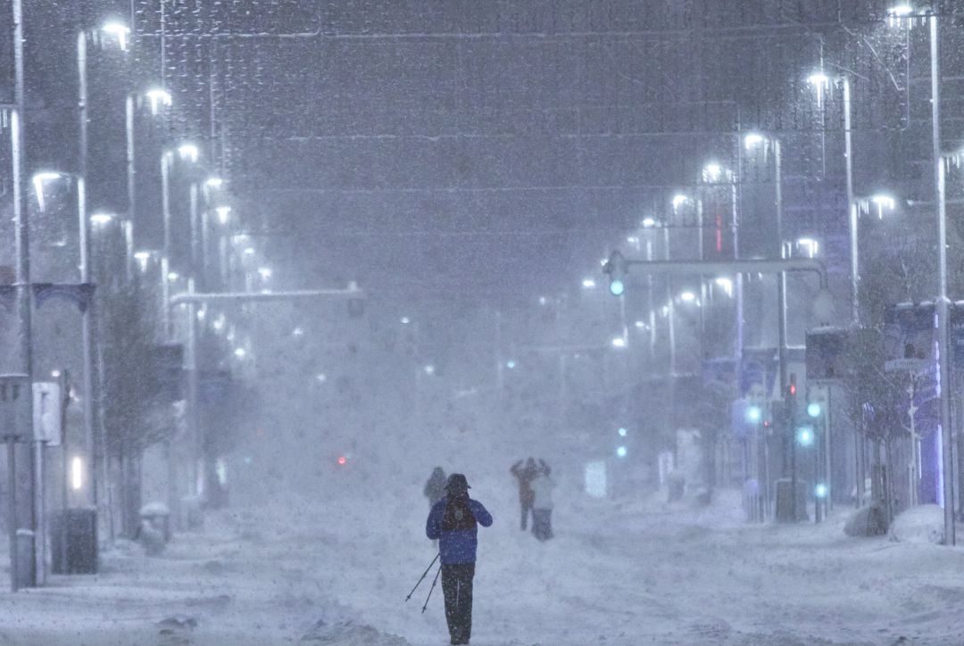 Gran Vía cubierto de nieve tras el paso de la borrasca Filomena, en Madrid (España) a 9 de enero de 2021. Gran Vía cubierto de nieve tras el paso de la borrasca Filomena, en Madrid (España) a 9 de enero de 2021.