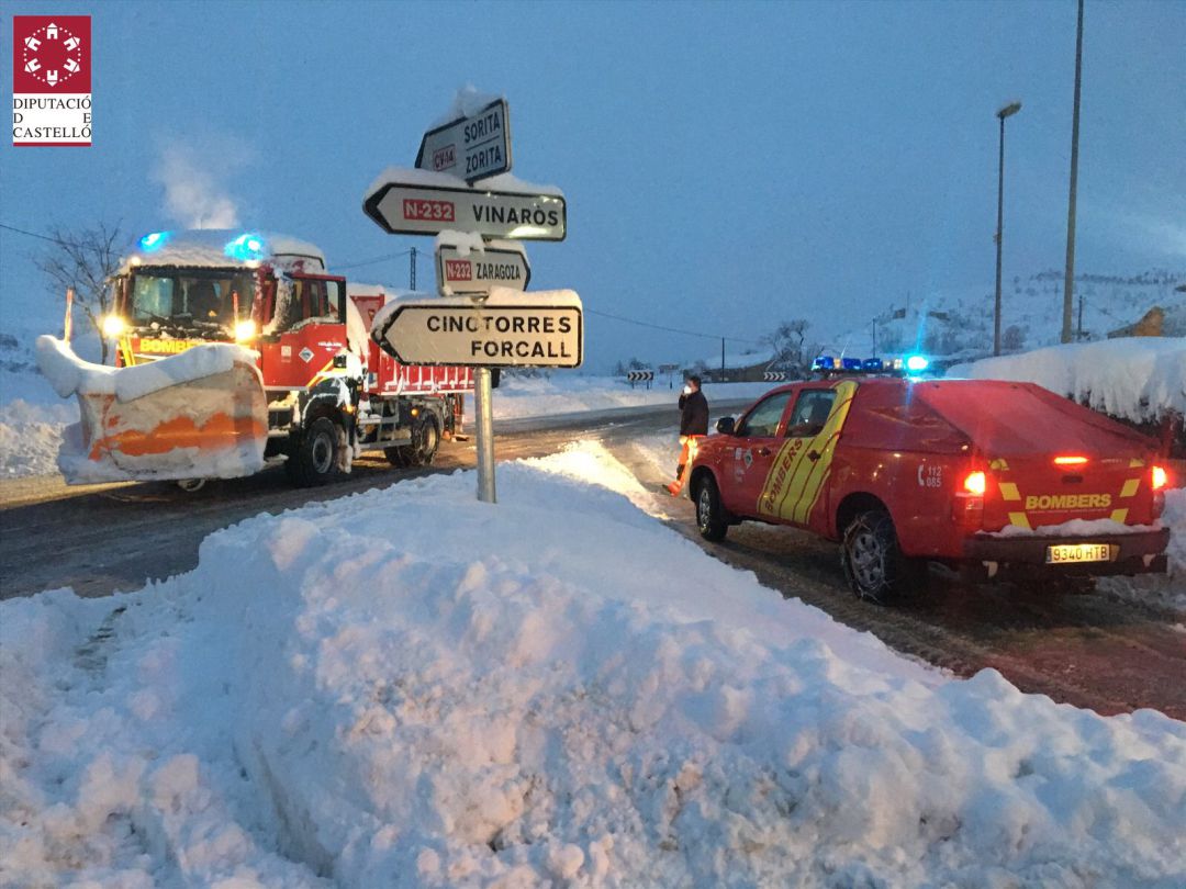 En el interior este domingo se han registrado cúmulos de nieve de 50 centímetros En el interior este domingo se han registrado cúmulos de nieve de 50 centímetros