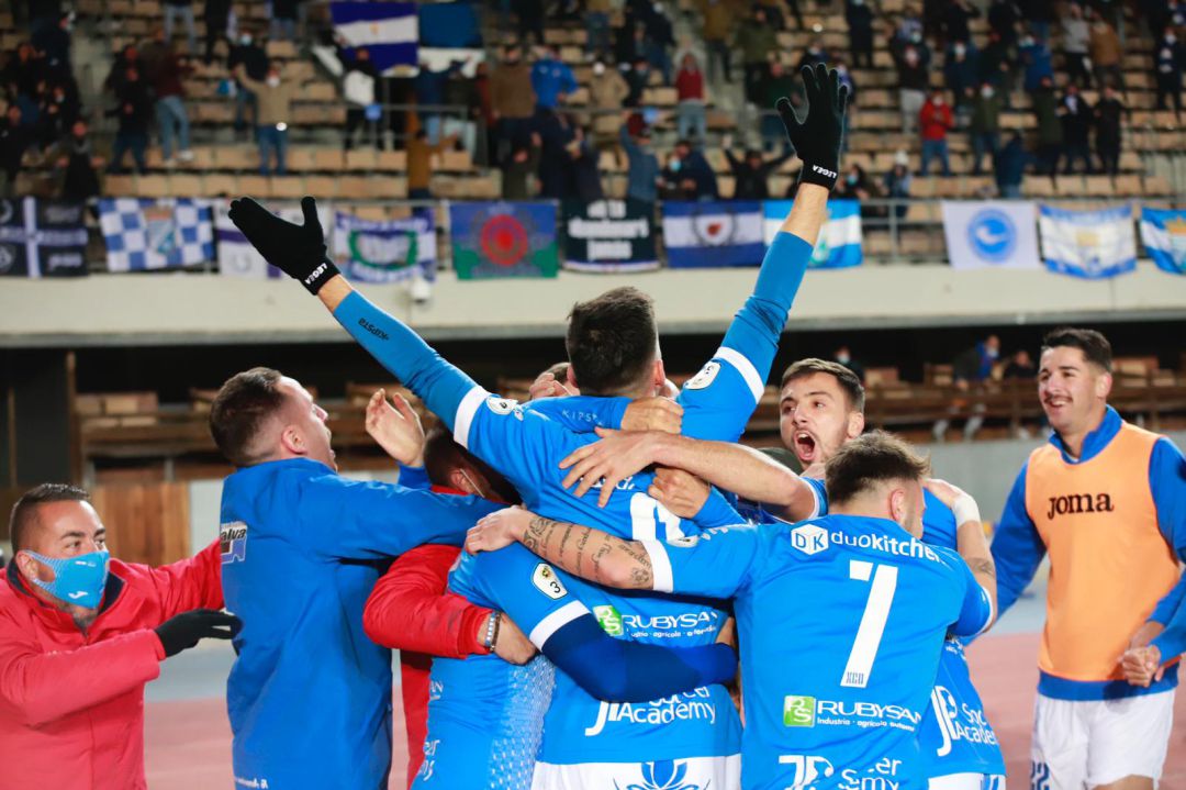 Forján celebrando el gol con sus compañeros Forján celebrando el gol con sus compañeros