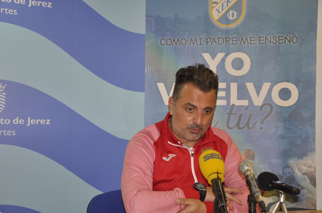 Joaquín Poveda en la rueda de prensa de Chapín Joaquín Poveda en la rueda de prensa de Chapín
