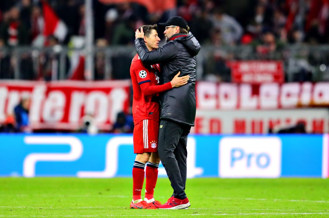 Lewandowski y Klopp se saludan tras un partido de Champions. Lewandowski y Klopp se saludan tras un partido de Champions.