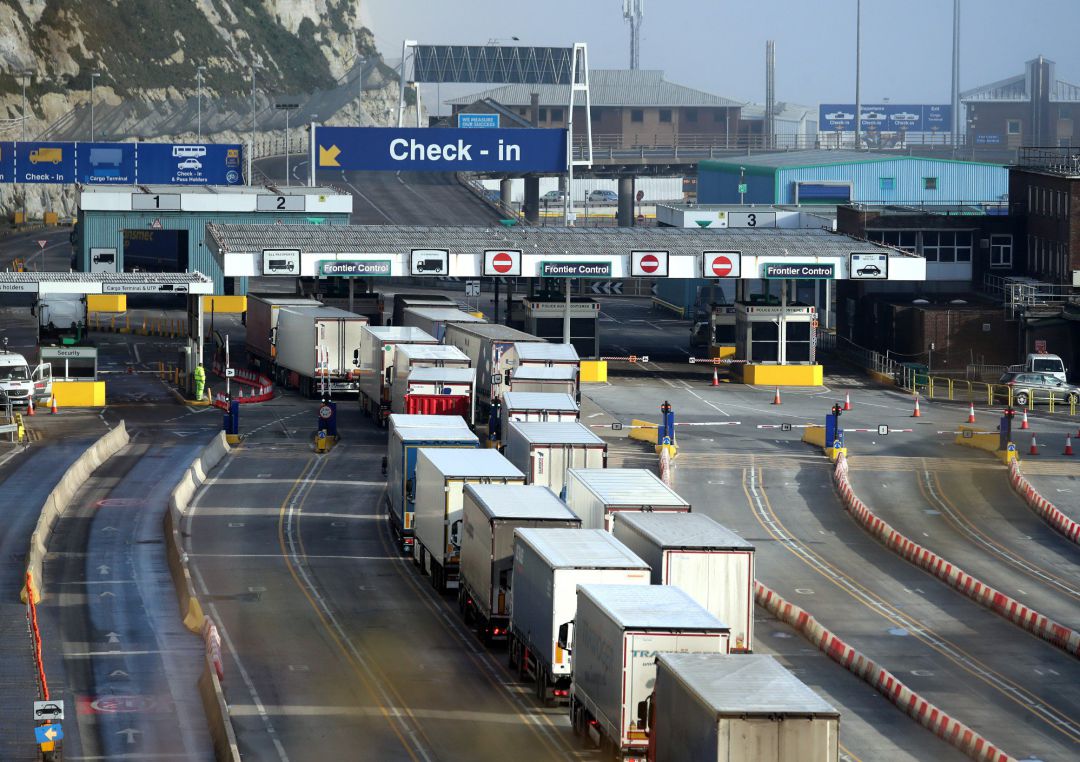 Los primeros días post-brexit han puesto en evidencia las dificultades logísticas para las empresas de tener una frontera donde no la hubo durante décadas Los primeros días post-brexit han puesto en evidencia las dificultades logísticas para las empresas de tener una frontera donde no la hubo durante décadas