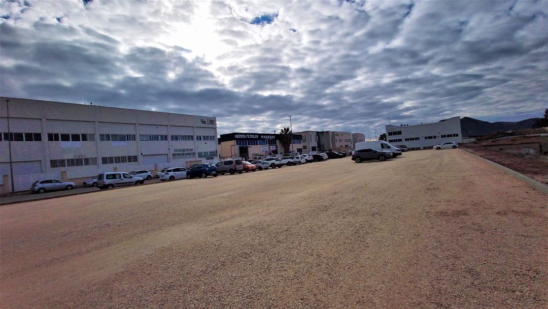 Nuevo aparcamiento en el Polígono Industrial Salinetes de Petrer Nuevo aparcamiento en el Polígono Industrial Salinetes de Petrer
