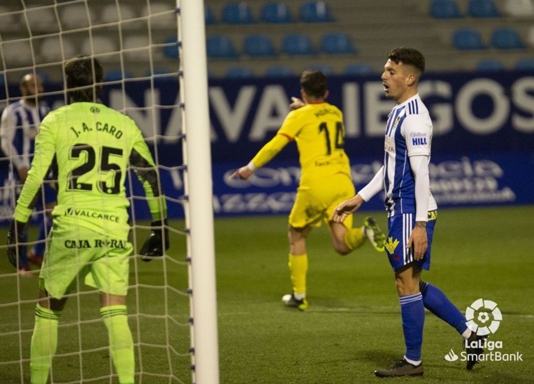Monchu anant a buscar Calavera per celebrar el gol. Monchu anant a buscar Calavera per celebrar el gol.