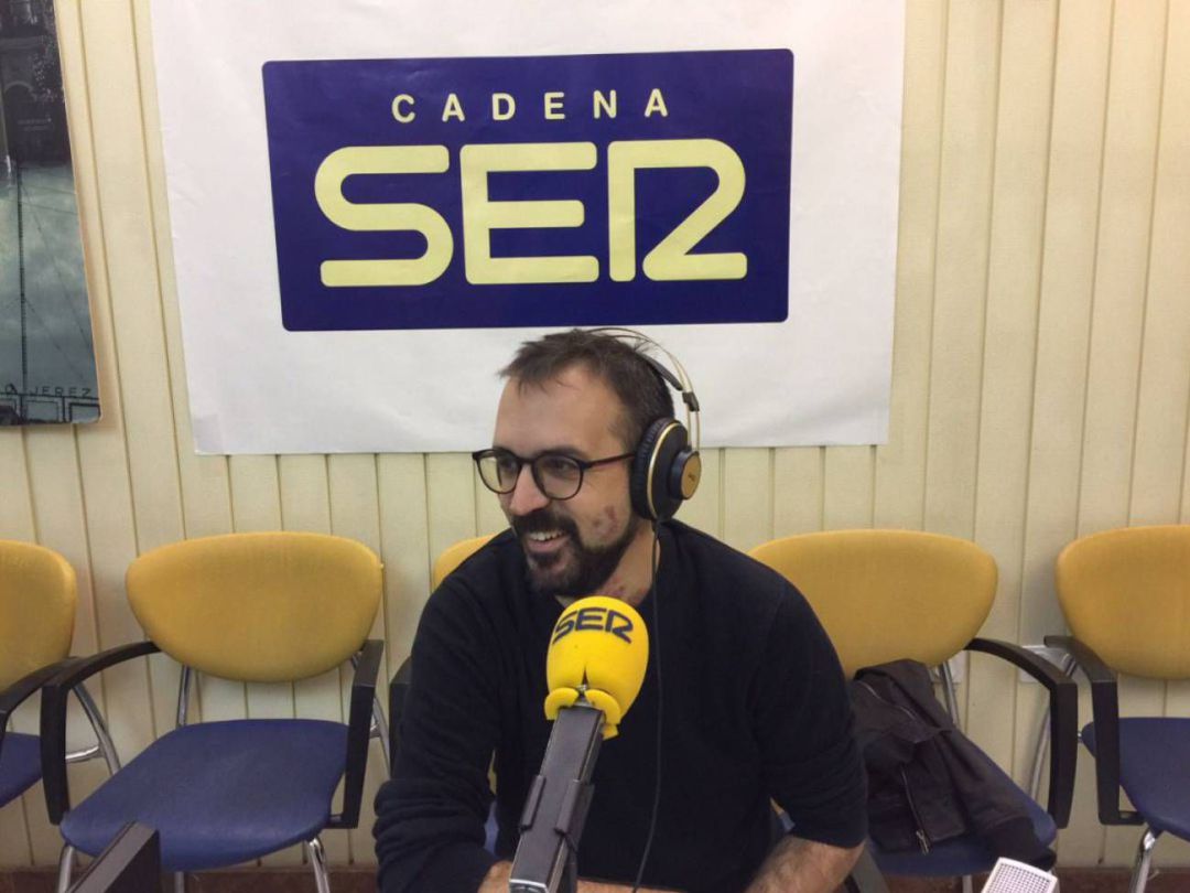 El escritor Javier López Menacho, en una visita anterior a Radio Jerez El escritor Javier López Menacho, en una visita anterior a Radio Jerez