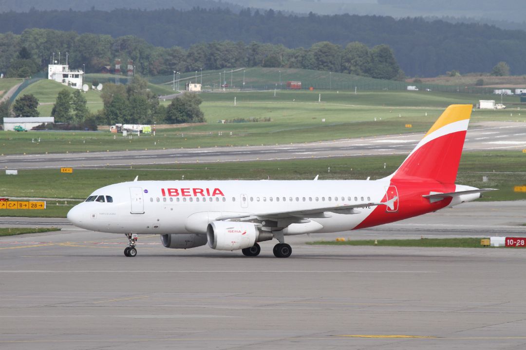 Iberia tornarà a volar avui capvespre entre Madrid i Maó després de tres dies d'interrupció del servei. Iberia tornarà a volar avui capvespre entre Madrid i Maó després de tres dies d'interrupció del servei.