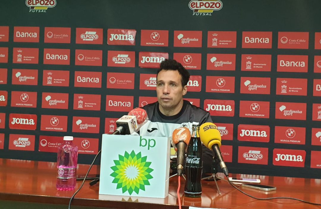 Giustozzi en la rueda de prensa previa a la jornada Giustozzi en la rueda de prensa previa a la jornada