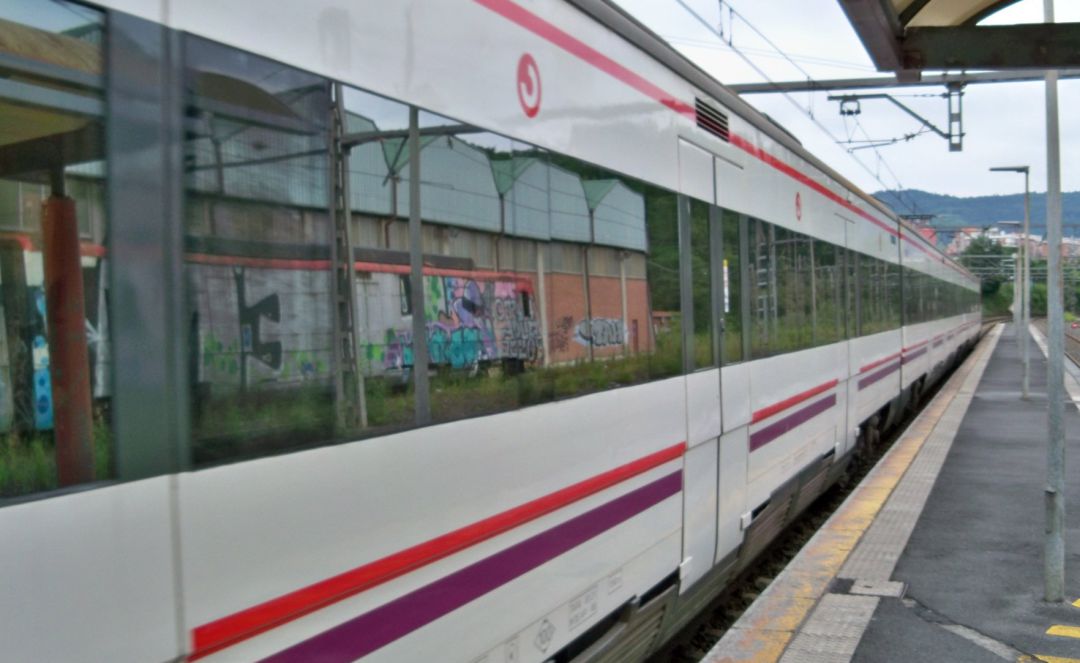 Tren de Renfe Cercanías B Tren de Renfe Cercanías B