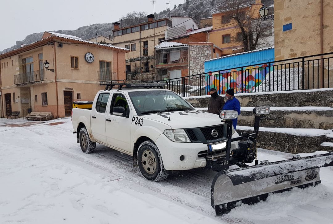 La Diputación ha activado cerca de 60 vehículos para limpiar carreteras y pueblos La Diputación ha activado cerca de 60 vehículos para limpiar carreteras y pueblos