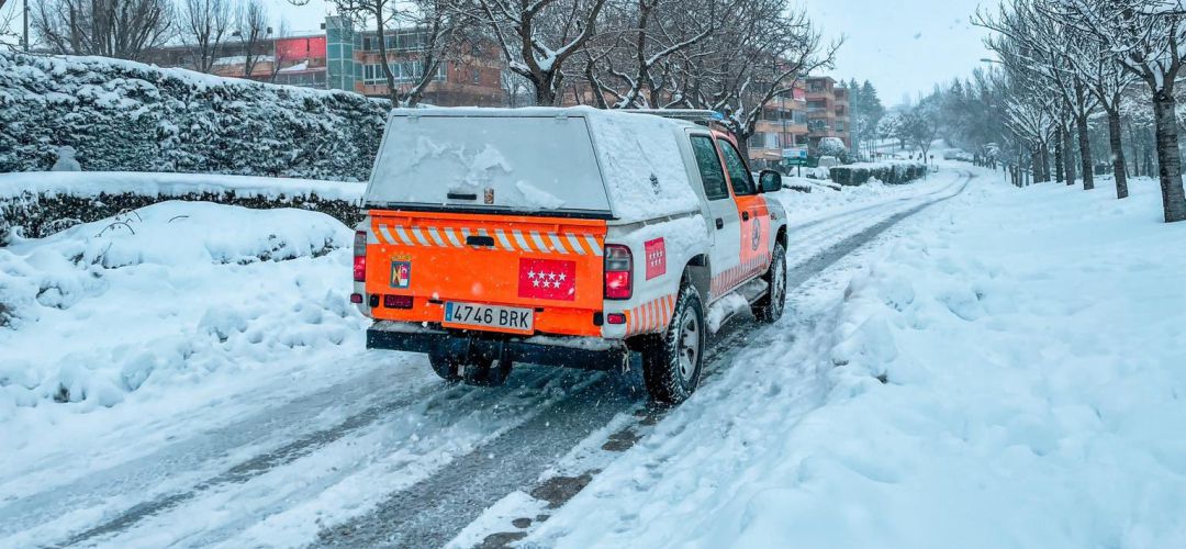 Limpieza de las vías de acceso al municipio Limpieza de las vías de acceso al municipio