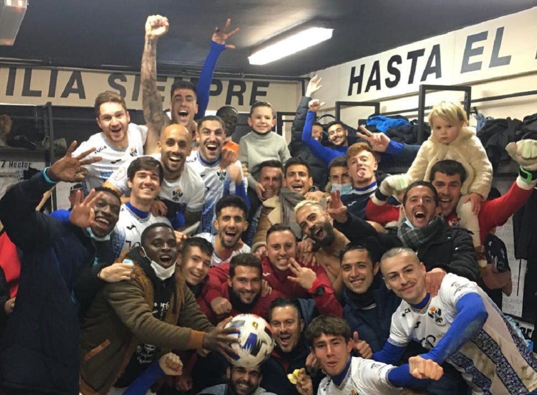 Los jugadores festejan la victoria Los jugadores festejan la victoria