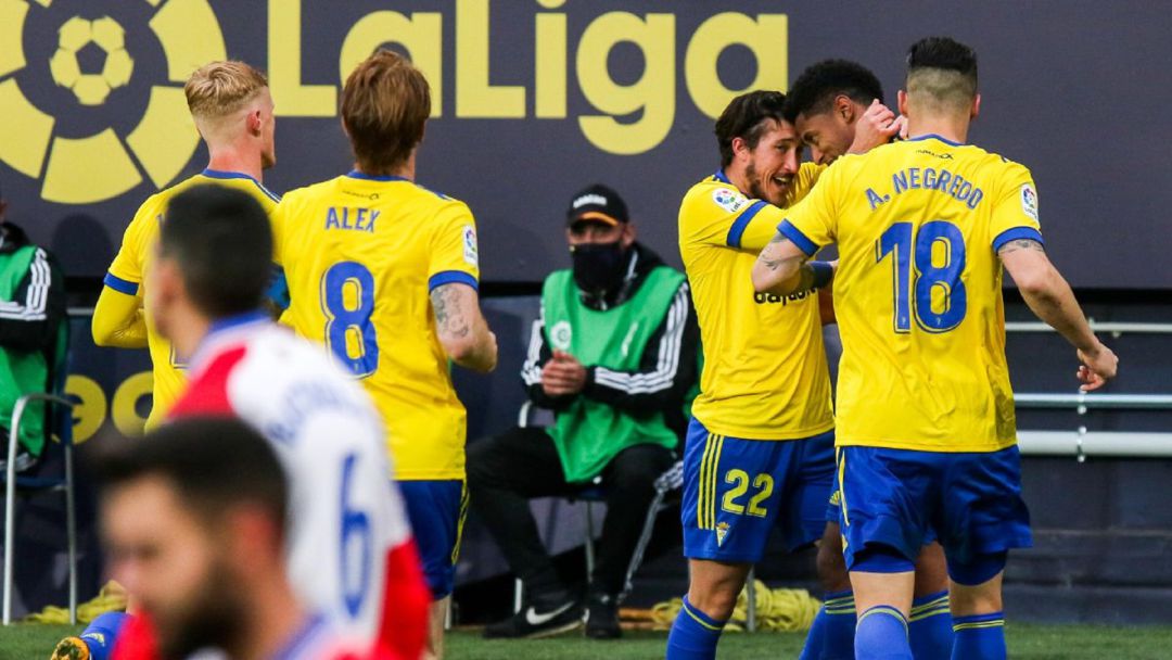 Derrota merecida del Alavés en Cádiz. Derrota merecida del Alavés en Cádiz.