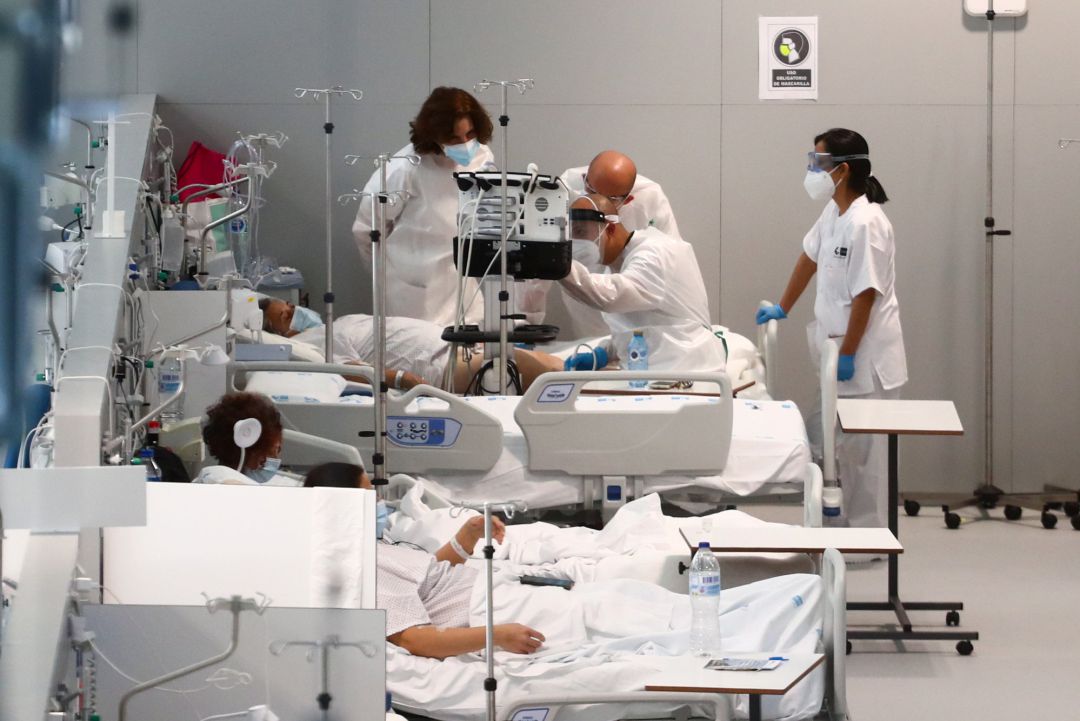 Sanitarios en el Hospital Enfermera Isabel Zendal de Madrid Sanitarios en el Hospital Enfermera Isabel Zendal de Madrid