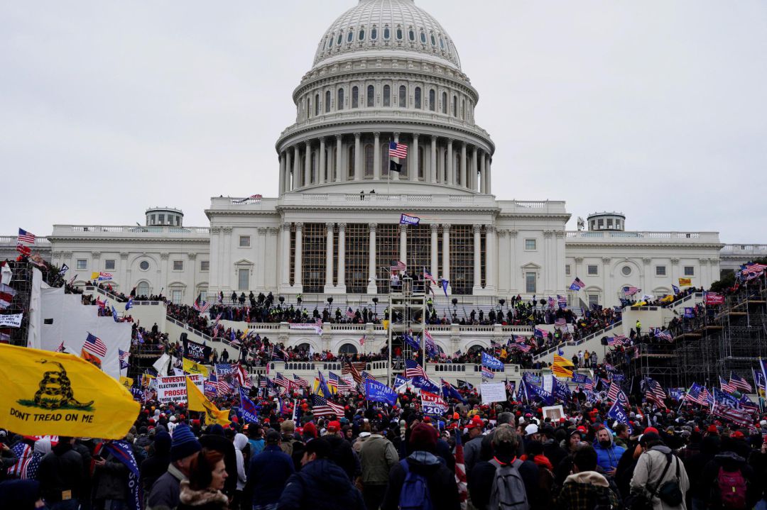 Seguidores de Donald Trump irrumpen durante unas protestas en los terrenos del Capitolio de los Estados Unidos Seguidores de Donald Trump irrumpen durante unas protestas en los terrenos del Capitolio de los Estados Unidos