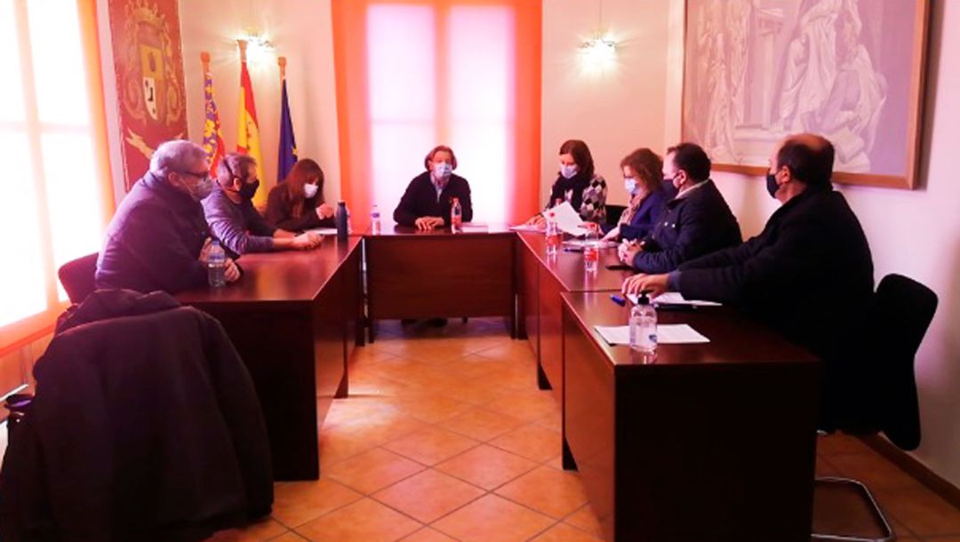 El nuevo alcalde, Rafael Sanjuán, presidiendo el Pleno tras su toma de posesión al ganar la moción de censura. El nuevo alcalde, Rafael Sanjuán, presidiendo el Pleno tras su toma de posesión al ganar la moción de censura.