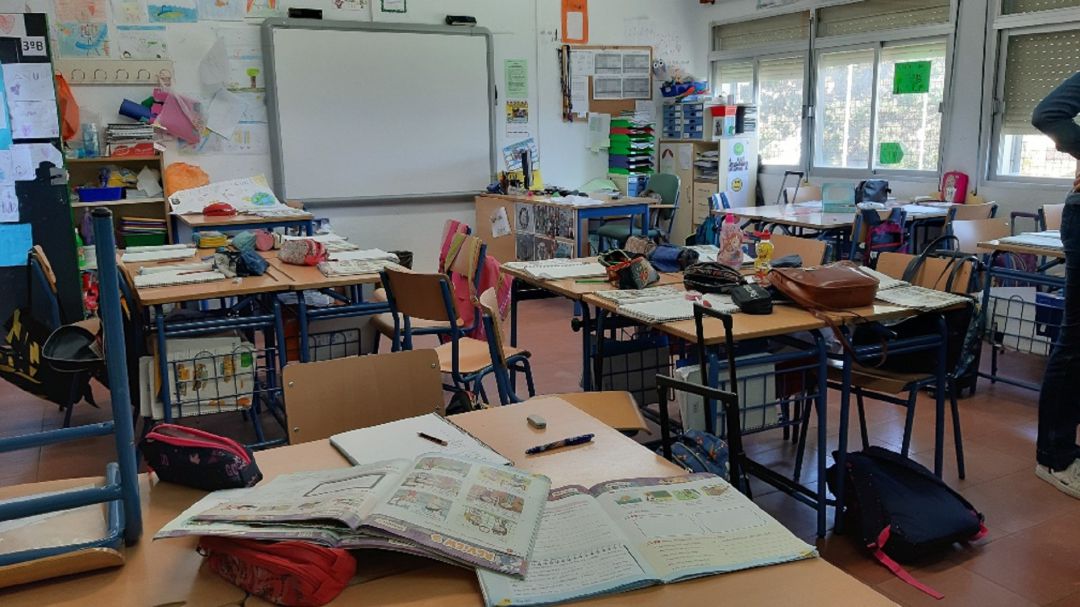 Una clase de La Línea. Una clase de La Línea.