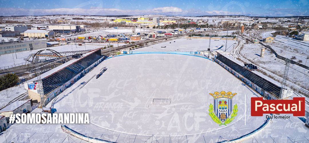 La Arandina ha publicado en sus redes sociales esta imagen del Estadio Municipal El Montecillo completamente nevado. La Arandina ha publicado en sus redes sociales esta imagen del Estadio Municipal El Montecillo completamente nevado.