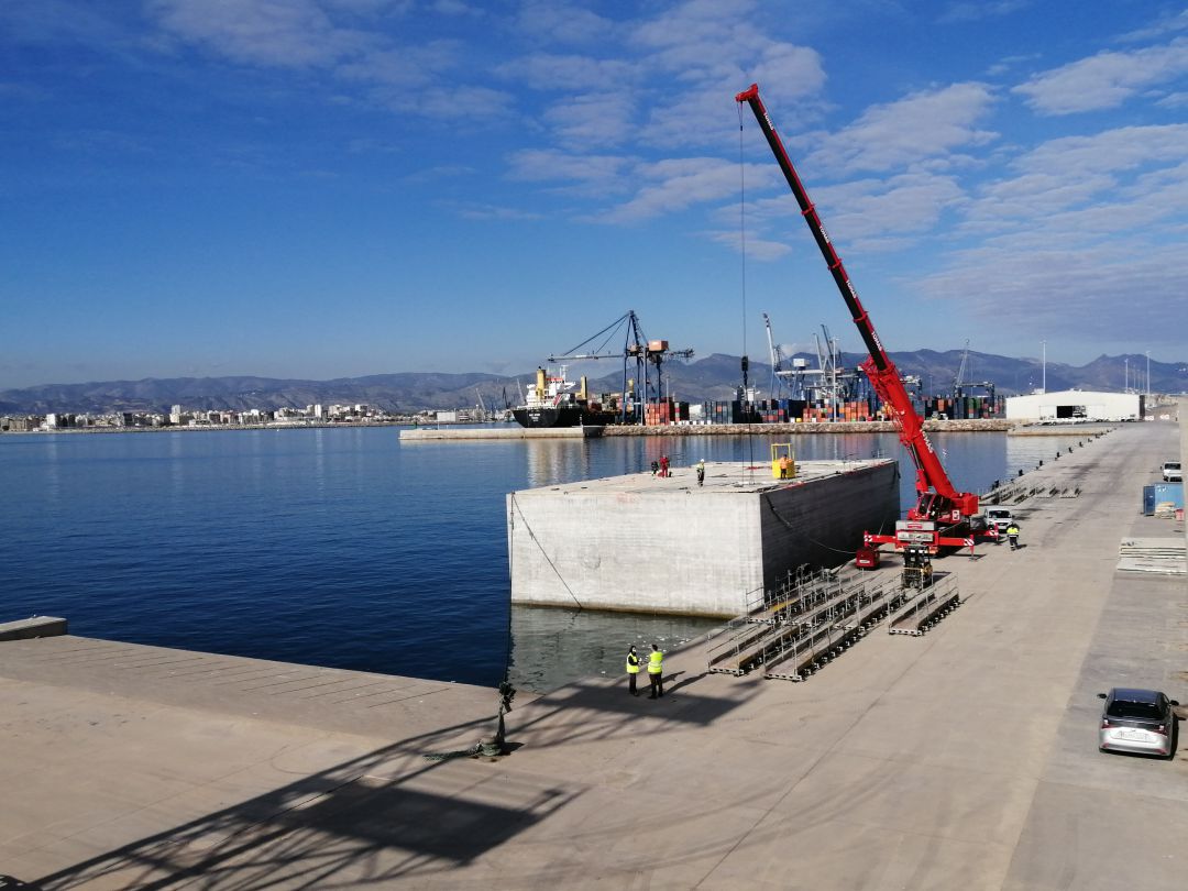 Cajones para la construcción del nuevo atraque de graneles líquidos Cajones para la construcción del nuevo atraque de graneles líquidos
