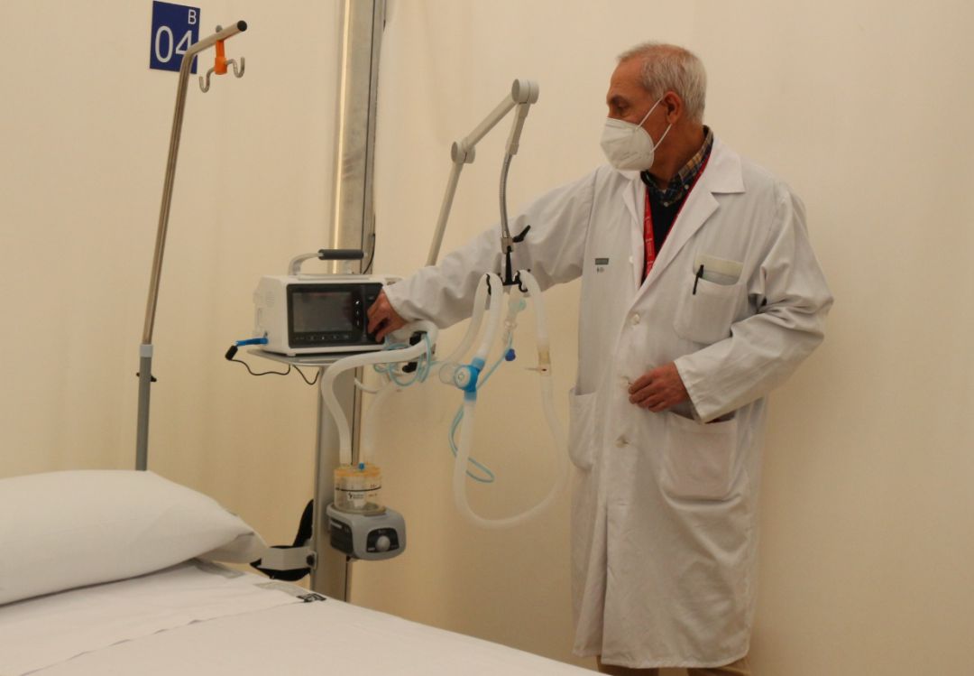 Personal sanitario en el hospital de campaña de La Fe de València. Personal sanitario en el hospital de campaña de La Fe de València.