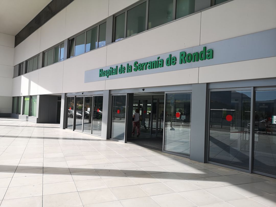 Puerta principal de acceso al Hospital Comarca de la Serranía de Ronda Puerta principal de acceso al Hospital Comarca de la Serranía de Ronda