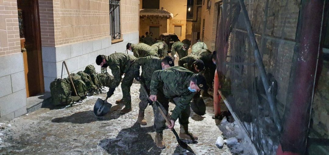 Efectivos de la dos secciones de la Brigada 'Almogávares' VI de Paracaidistas, en Toledo Efectivos de la dos secciones de la Brigada 'Almogávares' VI de Paracaidistas, en Toledo