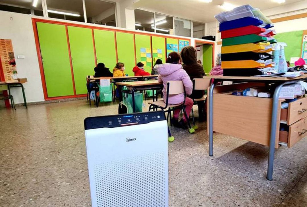 Algunos colegio ya tienen purificador, este es de un centro de Elda Algunos colegio ya tienen purificador, este es de un centro de Elda