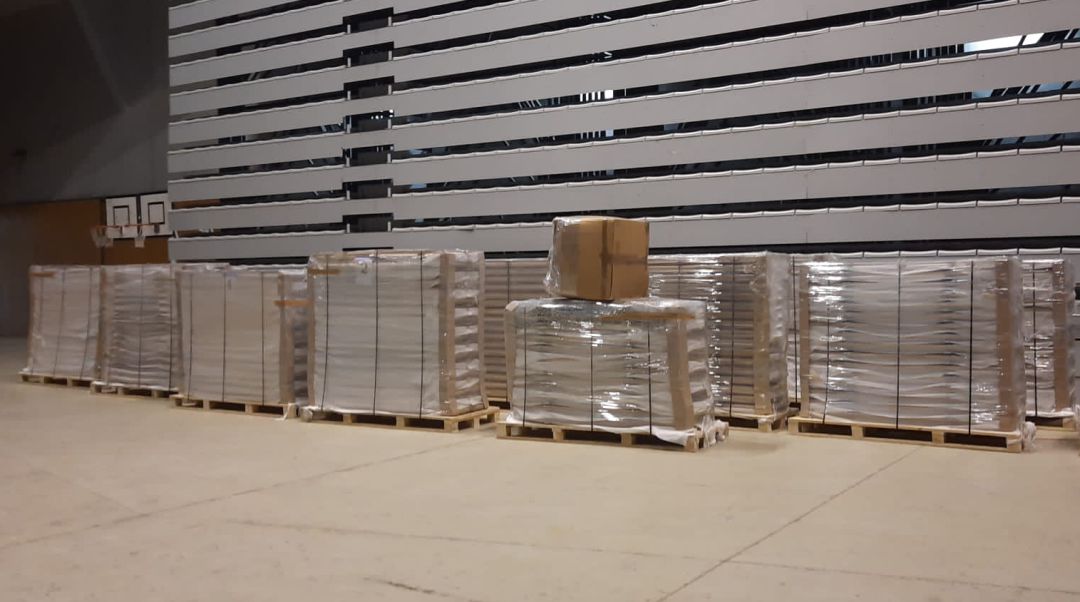 El nou parquet és a punt per instal·lar des del dia 9. Imatge penjada a les xarxes socials pel regidor d'Esports de l'Ajuntament de Girona, Àdam Bertran. El nou parquet és a punt per instal·lar des del dia 9. Imatge penjada a les xarxes socials pel regidor d'Esports de l'Ajuntament de Girona, Àdam Bertran.