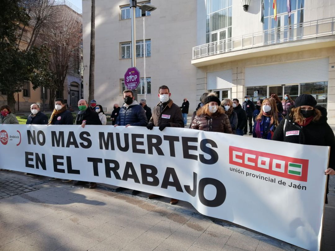 Con todas las medidas de seguridad, se ha producido la concentración a las puertas de la Subdelegación del Gobierno de Jaén Con todas las medidas de seguridad, se ha producido la concentración a las puertas de la Subdelegación del Gobierno de Jaén