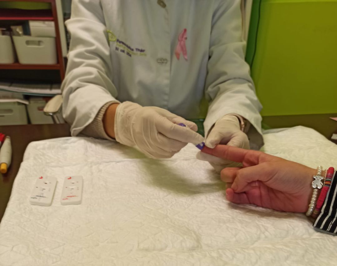 Detectar posibles casos positivos de covid-19 asintomáticos, e cortar así a cadea de contaxios, é prioritario. Detectar posibles casos positivos de covid-19 asintomáticos, e cortar así a cadea de contaxios, é prioritario.